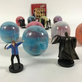 MEGLEPET&Eacute;STOJ&Aacute;SOK - MIX HARRY POTTER FIGUR&Aacute;K KAPSZUL&Aacute;BAN (100 db)