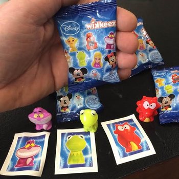 Disney Wikkeez Figur&aacute;k + Matrica Blindbagben (300 db)