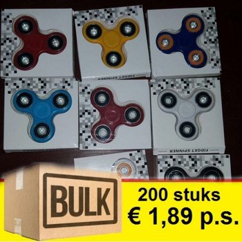 *** NAGYKERESKEDELMI AJ&Aacute;NLAT *** FIDGET SPINNEREK (200 db)