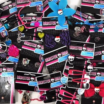 MATTEL MONSTER HIGH - MEGA ZS&Aacute;KBAMACSKA MIX: &Eacute;KSZEREK &Eacute;S KIEG&Eacute;SZ&Iacute;TŐK (100 db)