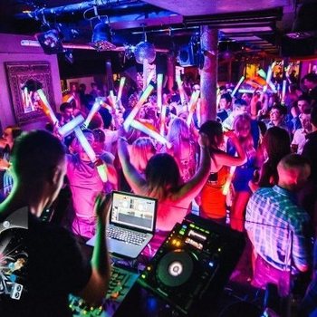 LED vil&aacute;g&iacute;t&oacute; habszivacs rudak - Sz&iacute;nes party kell&eacute;k (25 db)