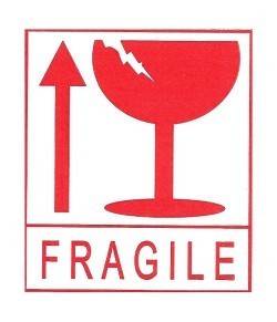 FRAGILE C&iacute;mke / T&Ouml;R&Eacute;KENY Matrica (45 &iacute;v)