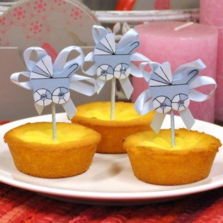 Sz&uuml;let&eacute;si Cupcake D&iacute;szp&aacute;lca - K&eacute;k Babakocsi (12 db)