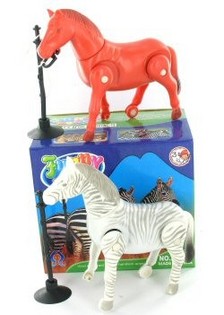 LOVAS MAN&Eacute;ZS L&Oacute; &Eacute;S ZEBRA DOBOZBAN