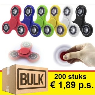 *** NAGYKERESKEDELMI AJ&Aacute;NLAT *** FIDGET SPINNEREK (200 db)